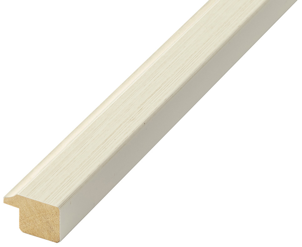 Straight sample of moulding 22AVORIO