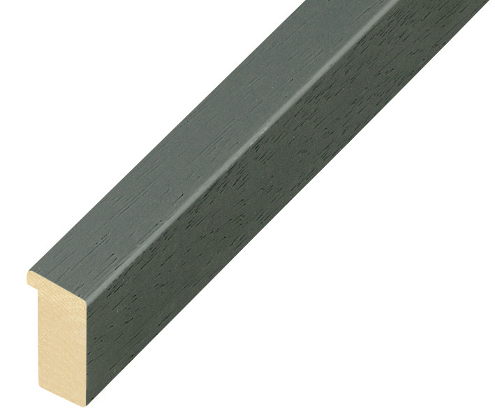 Corner sample of moulding 608FERRO