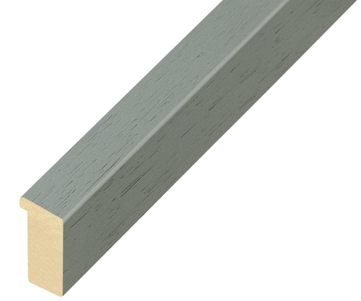 Corner sample of moulding 615FUMO