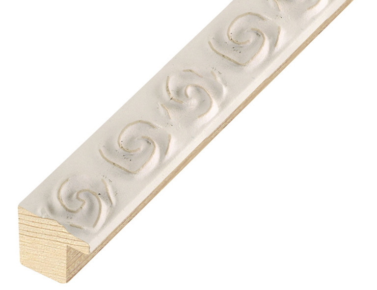 Moulding pine with decorations in relief - Opaque whit