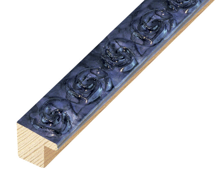 Moulding pine with decorations in relief - Bright blue
