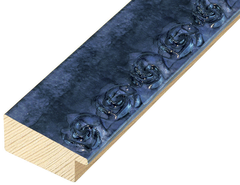 Moulding pine with decorations in relief - Bright blue