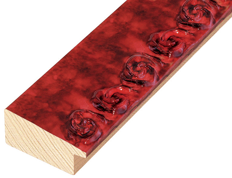Moulding pine with decorations in relief - Bright red